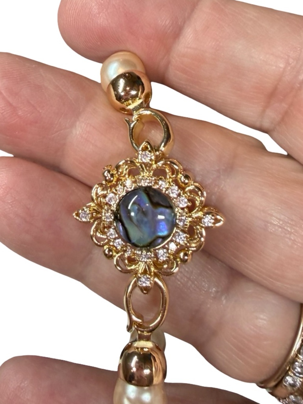 Freshwater Pearl Bracelet & Avon Gold Chain, Decorative Clasp, Petite 6.75”-6.9” - Picture 6 of 7